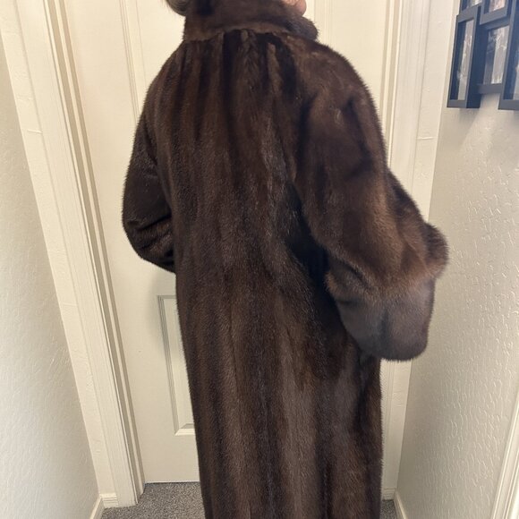 Full length mink coat - Picture 10 of 14